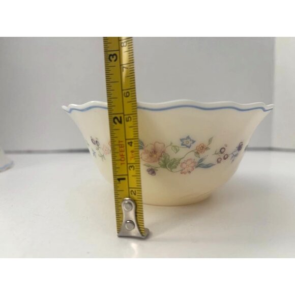 Set Of 4 Arcopal Scalloped Edge Swirl Milk Glass Soup/Salad/Dessert/Bowls 5” - Picture 6 of 6